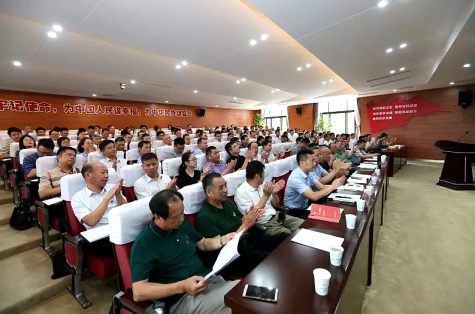 集團(tuán)黨委參加工業(yè)園區(qū)婁葑街道紀(jì)念中國共產(chǎn)黨成立98周年座談會并受表彰