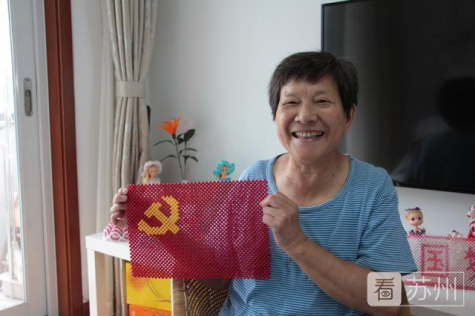 1912顆！退休老黨員用彩珠串起心中的黨旗！